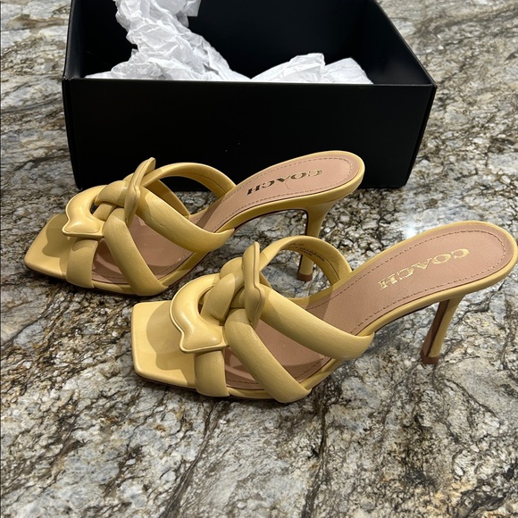 Coach Kellie Leather sandals with heels. Color vanilla. Looks like mustard color - Picture 4 of 9